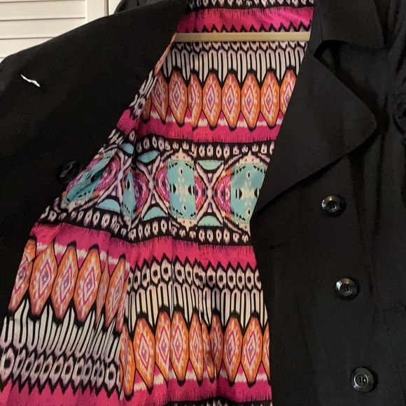 Rain resistant Black Trench Coat - Picture 5 of 8